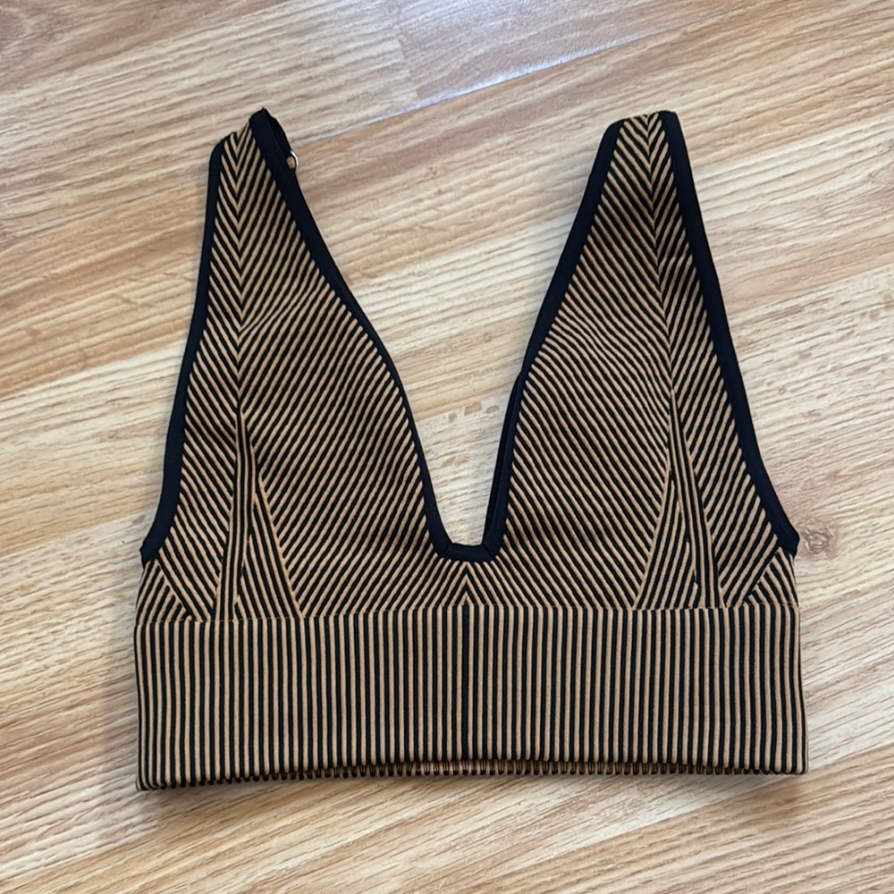 UA Out From Under Triangle Bralette ✨ size XS/S